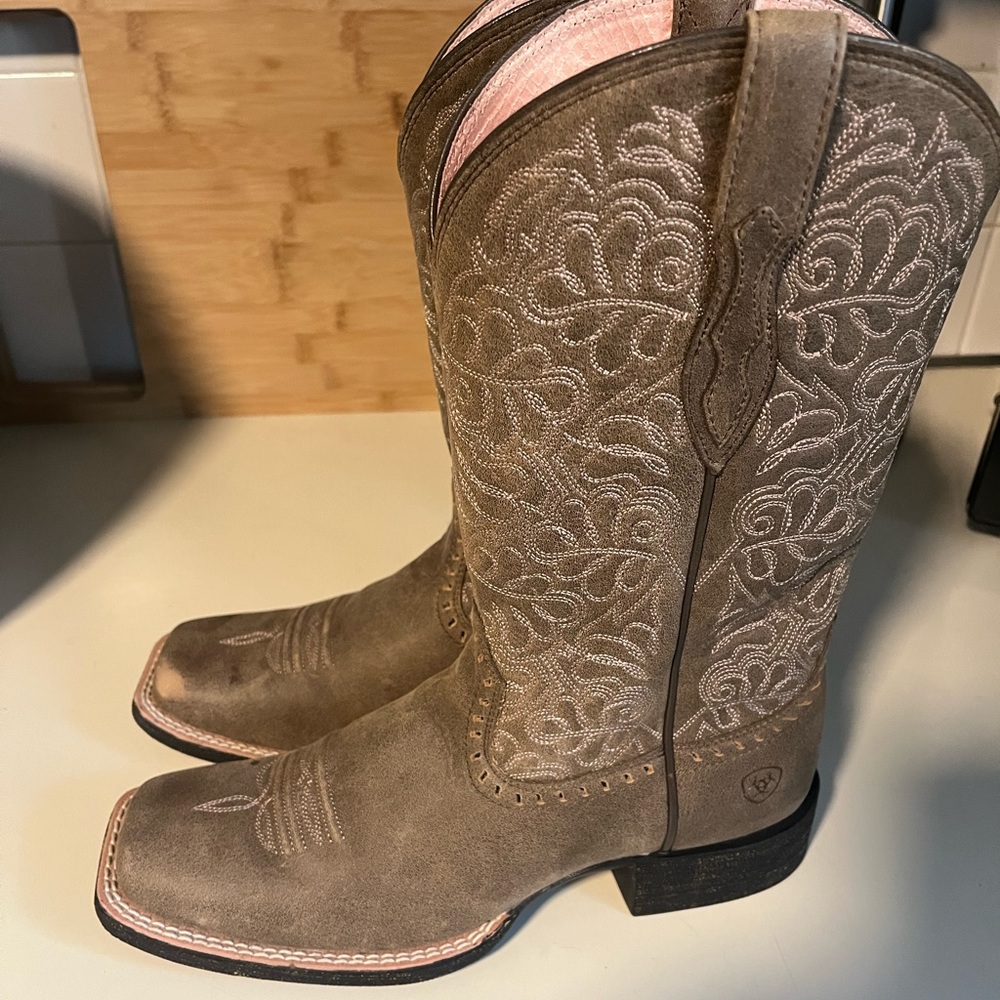 Ariat Brown Bomber Round Up Remuda Western Boots 8B